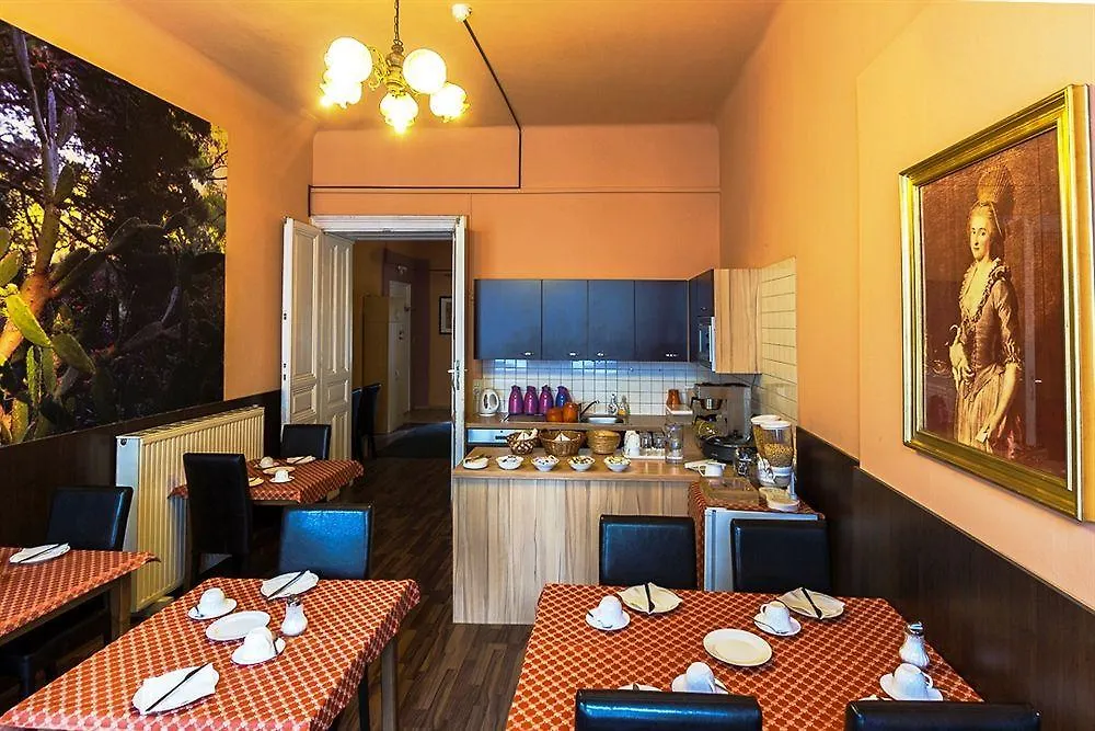 Hotel Pension Madara Vienna