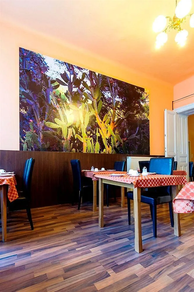 Hotel Pension Madara Vienna
