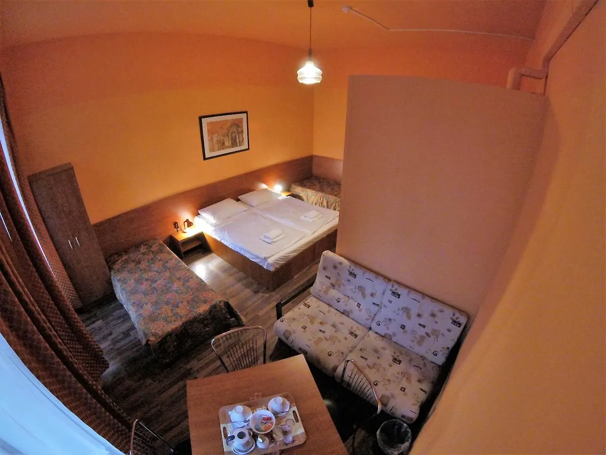Hotel Pension Madara Vienna