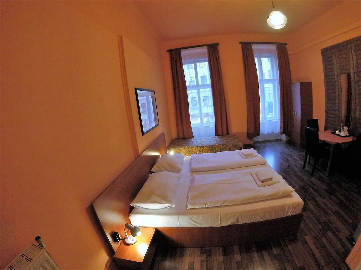 Hotel Pension Madara Vienna
