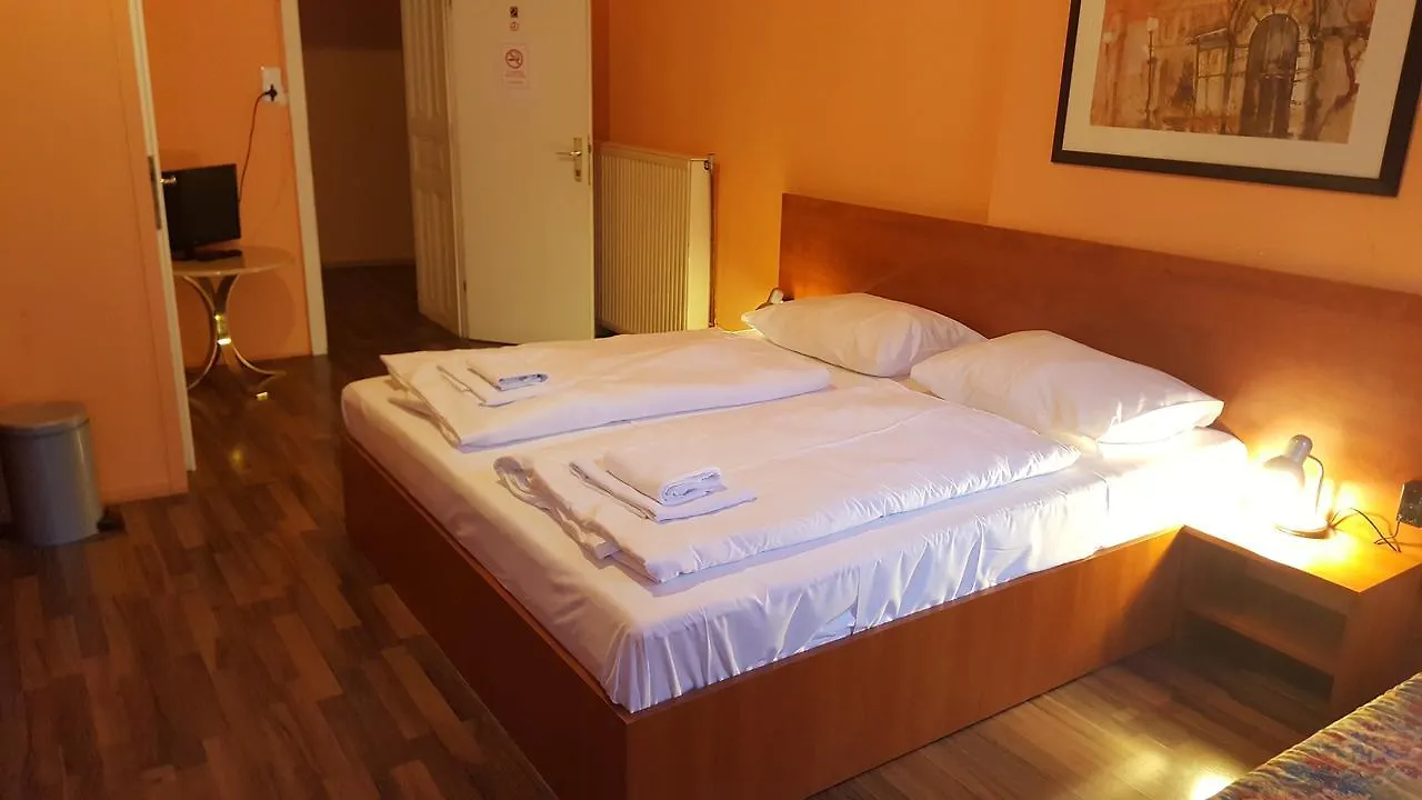 Hotel Pension Madara Vienna